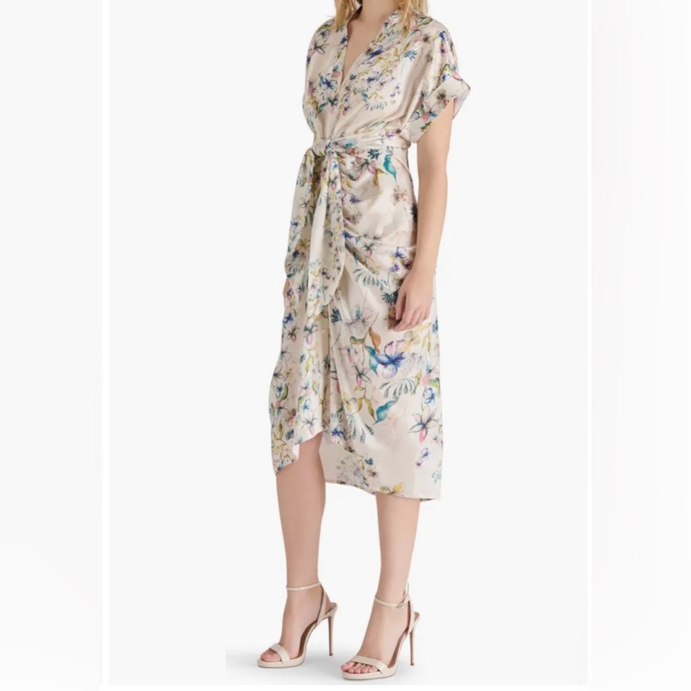 Steve Madden
Tony Tie Waist Dress
Size Medium - Picture 3 of 8